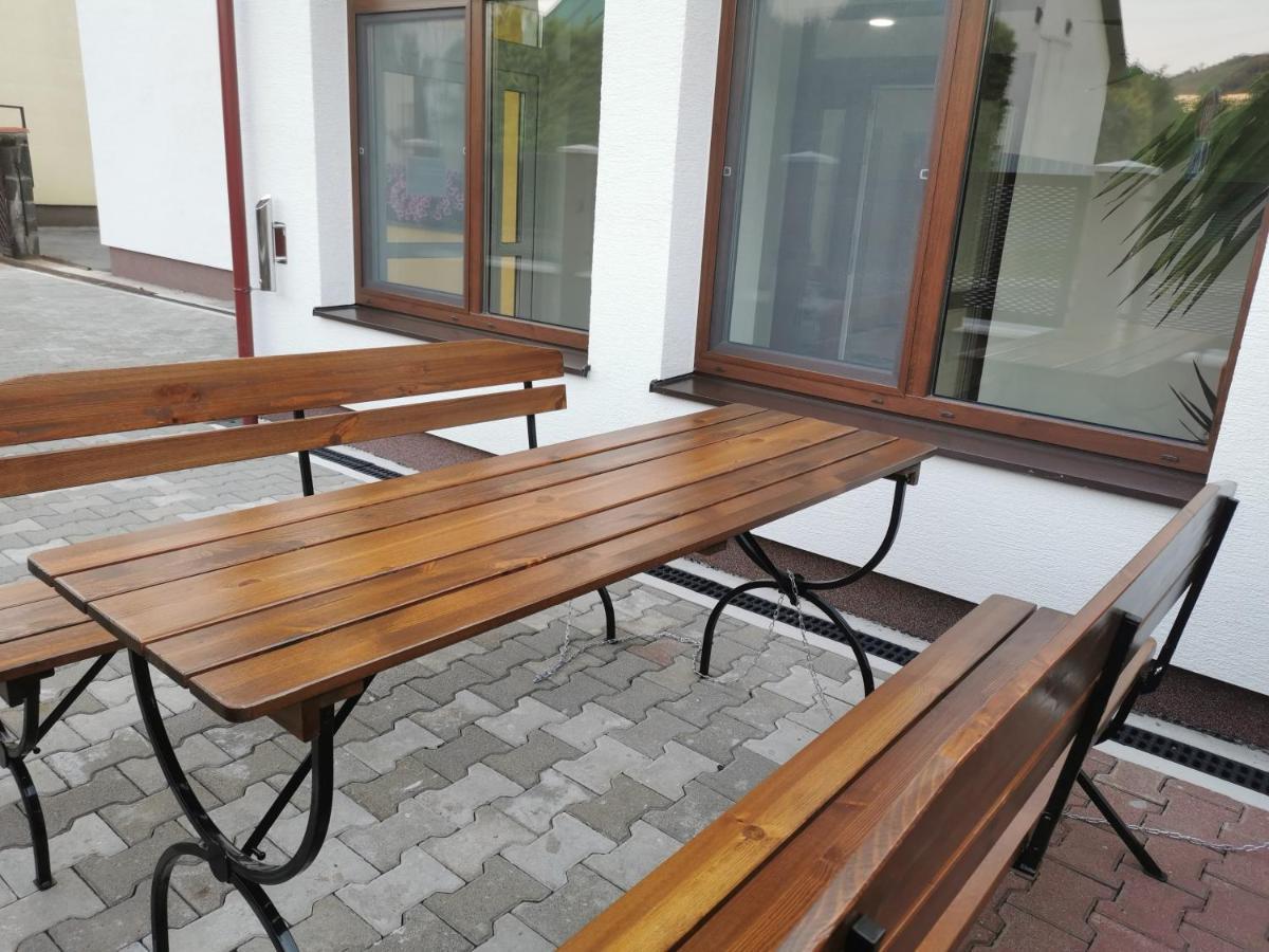 Comenius Apartments - Apartmany Na Rohu スヴィドニーク エクステリア 写真