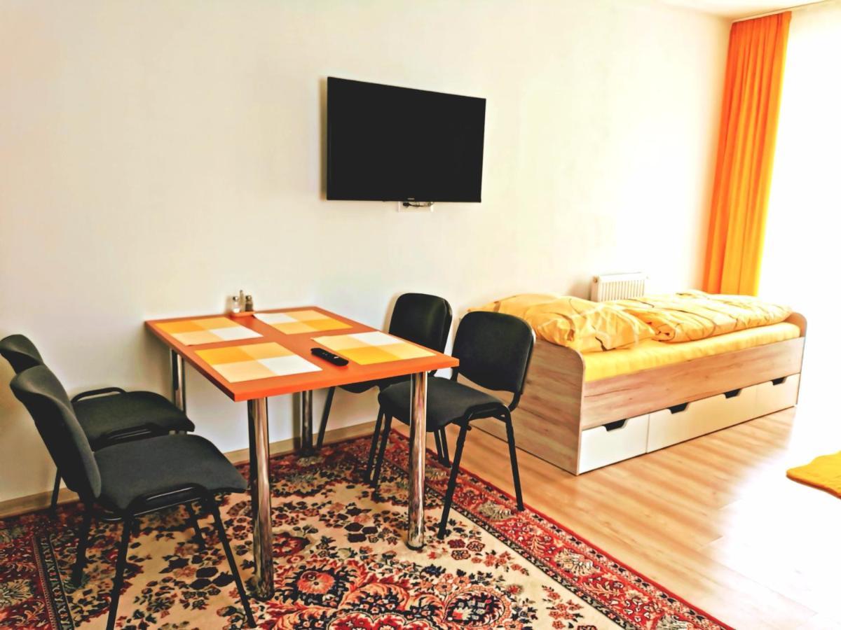 Comenius Apartments - Apartmany Na Rohu スヴィドニーク エクステリア 写真