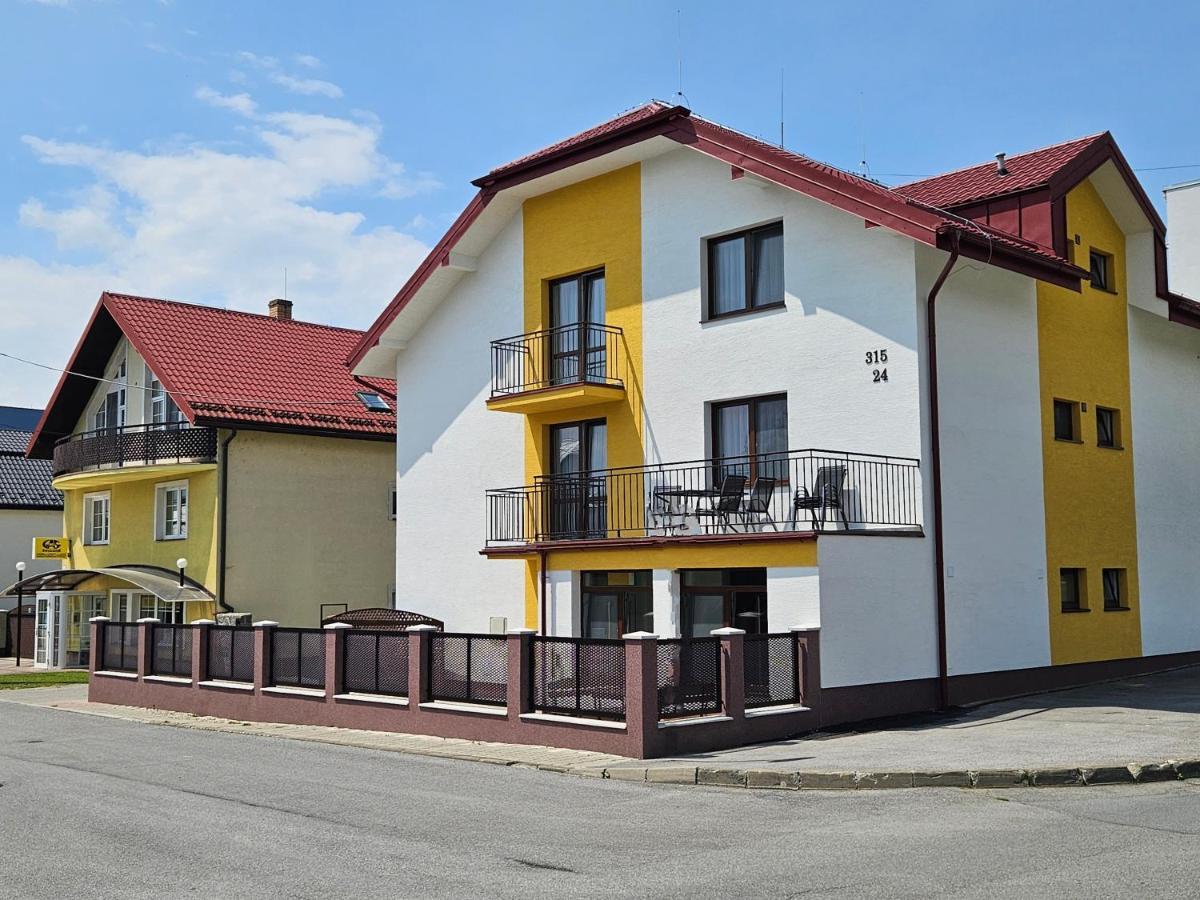 Comenius Apartments - Apartmany Na Rohu スヴィドニーク エクステリア 写真
