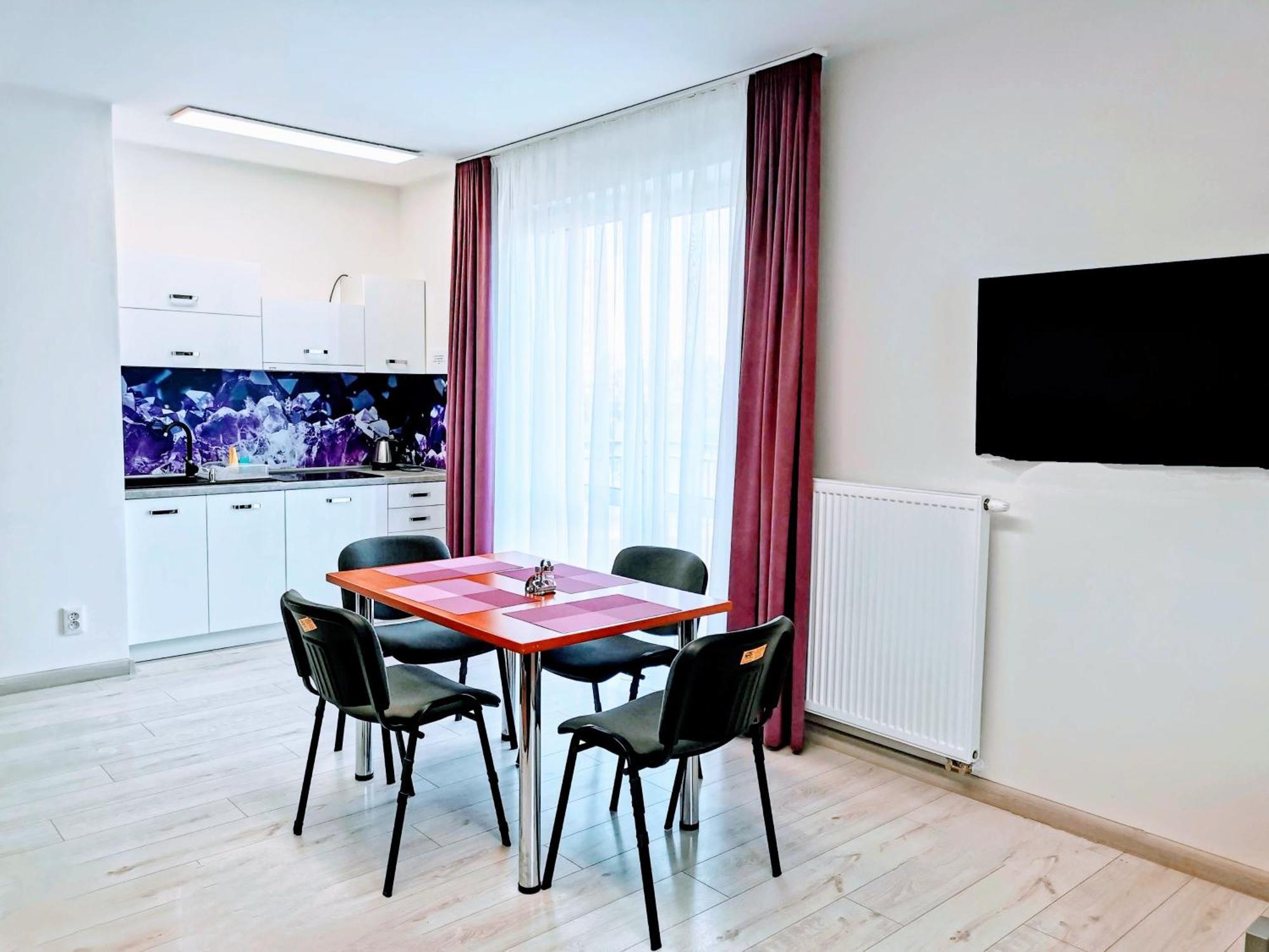 Comenius Apartments - Apartmany Na Rohu スヴィドニーク エクステリア 写真