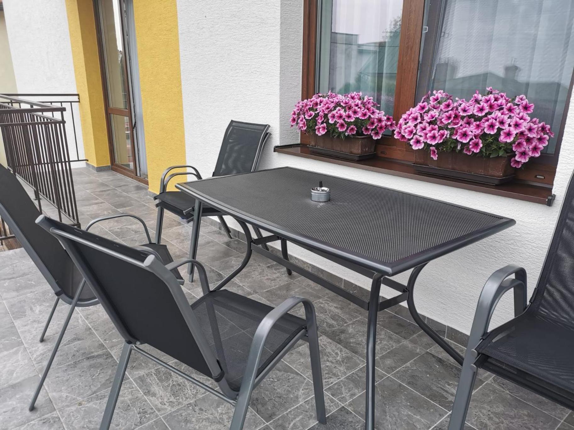 Comenius Apartments - Apartmany Na Rohu スヴィドニーク エクステリア 写真