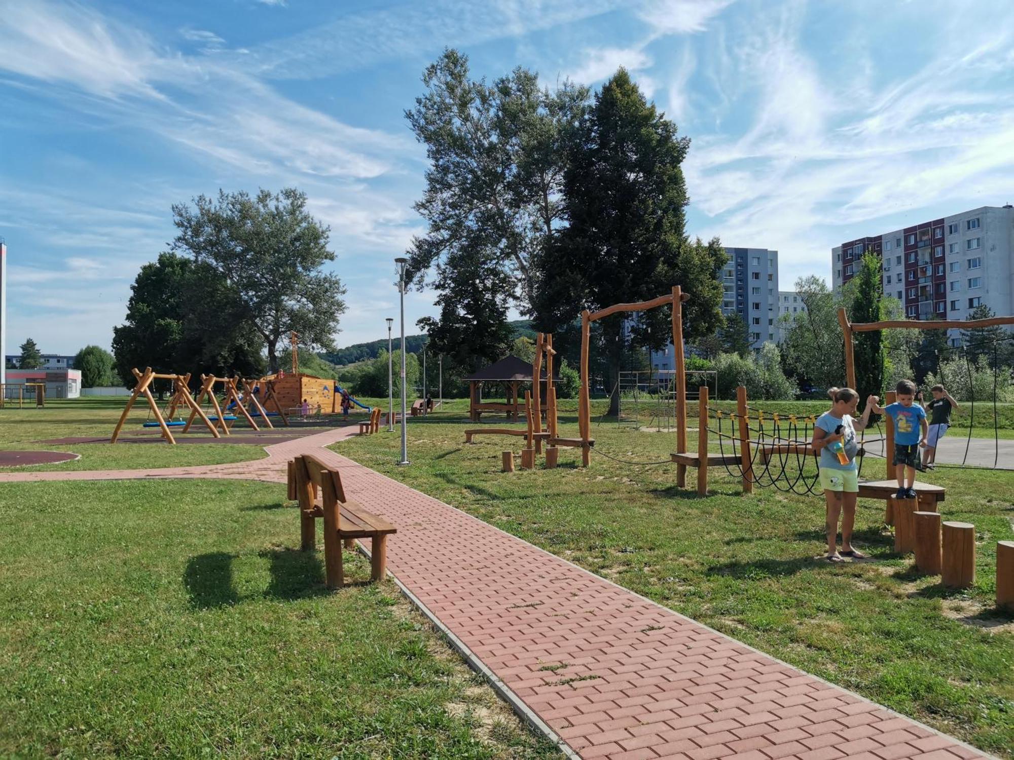 Comenius Apartments - Apartmany Na Rohu スヴィドニーク エクステリア 写真